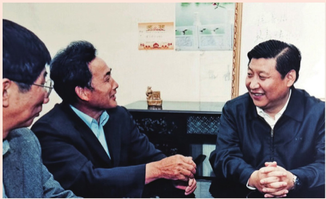 2003年4月24日，時(shí)任浙江省委書記習(xí)近平在浙江下姜村調(diào)研。